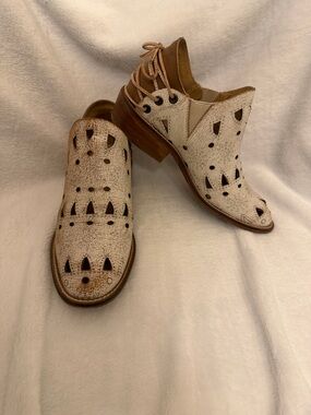 Musse & Cloud Cream and Brown Cutout Lace-Up Mules